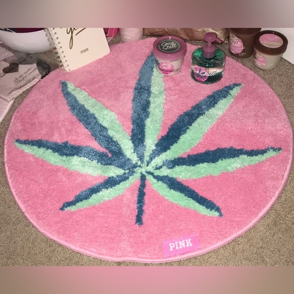 🥥💗NWT VS PINK COCO CHILL BATH MAT💗🥥 - Picture 2 of 5